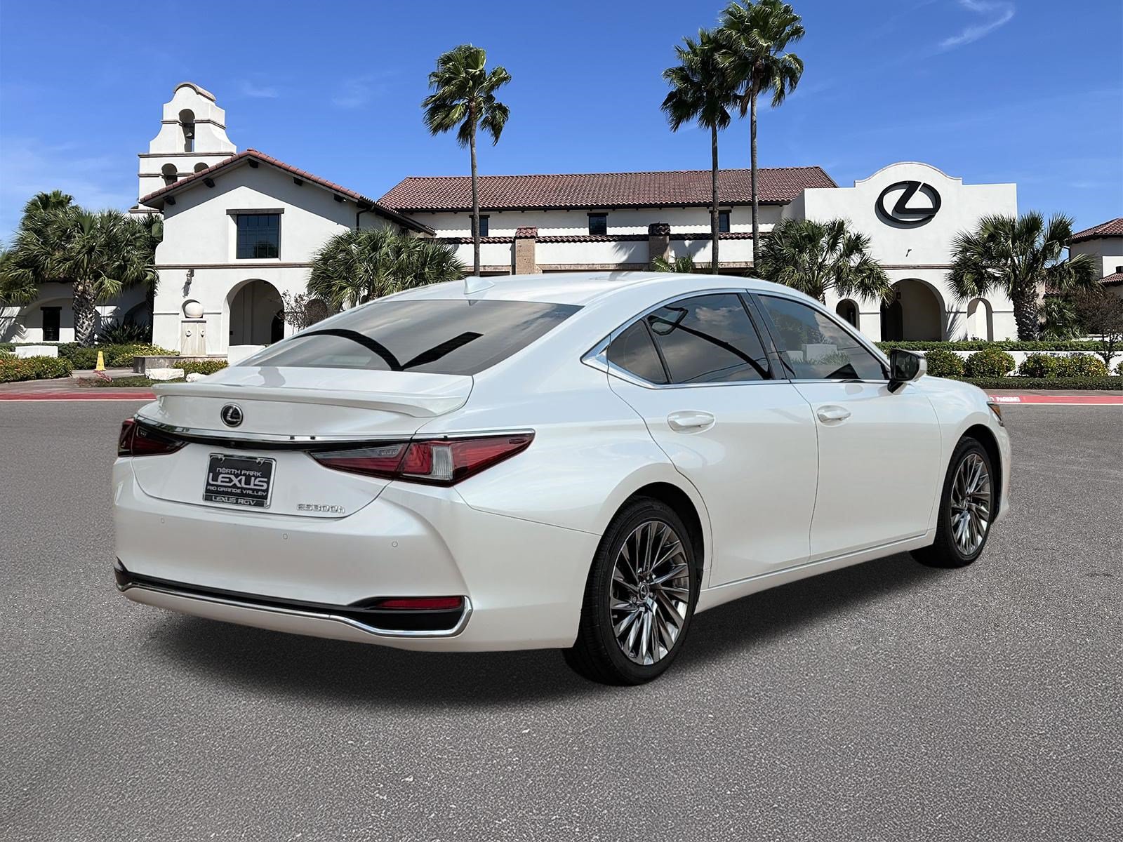 Used 2024 Lexus ES 300h Ultra Luxury w/ Accessory Package (Z2) FWD image 2