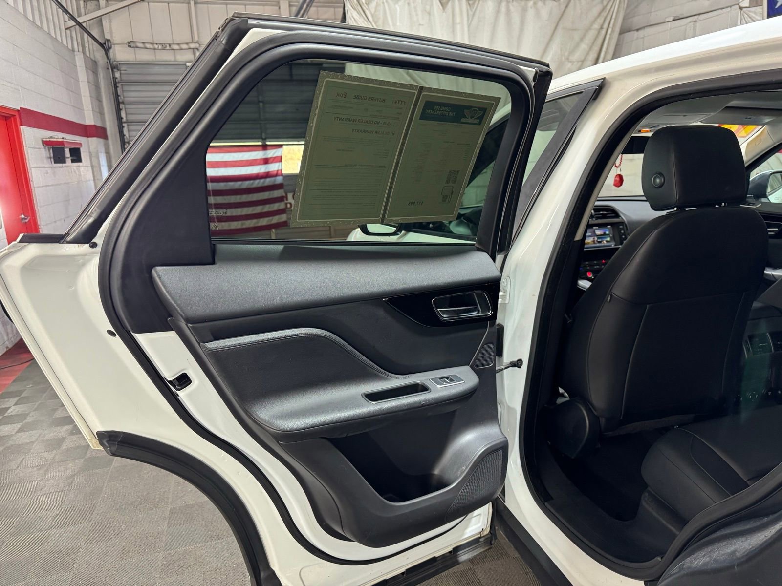 Used 2018 Jaguar F-PACE Premium image 10