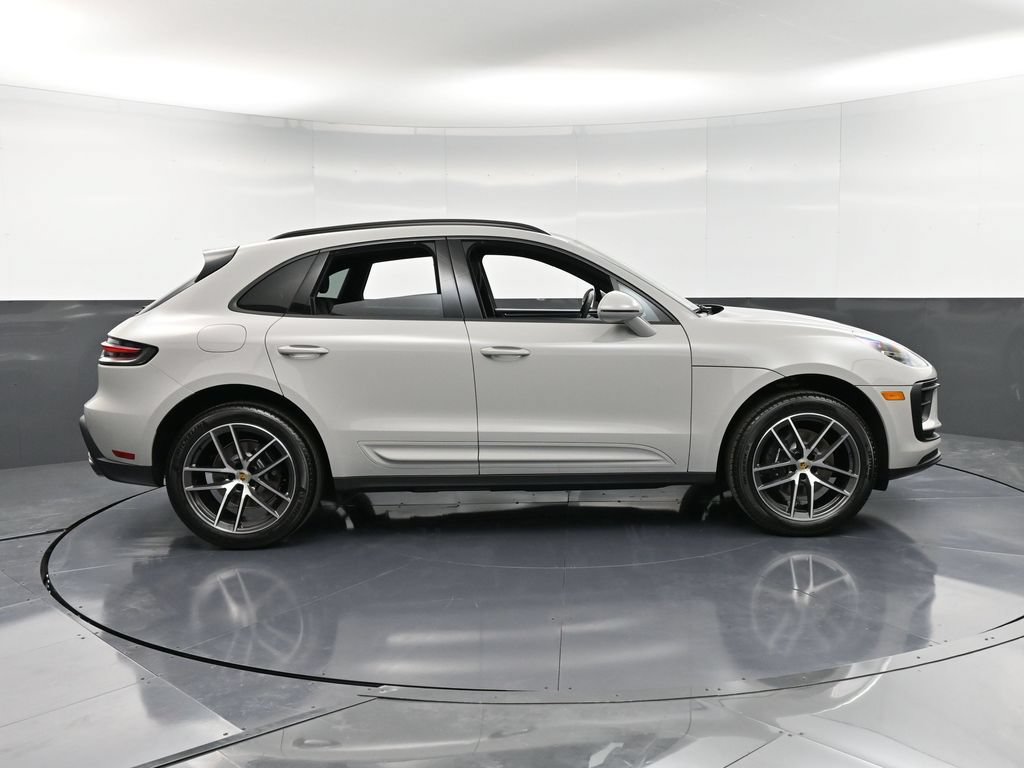 Certified 2026 Porsche Macan AWD/4WD image 9