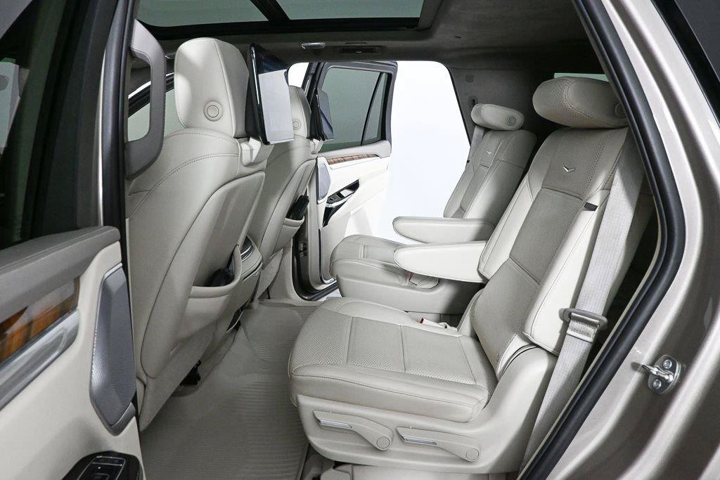 Used 2025 Cadillac Escalade Sport Platinum w/ LPO, Floor Liner Package AWD/4WD image 18