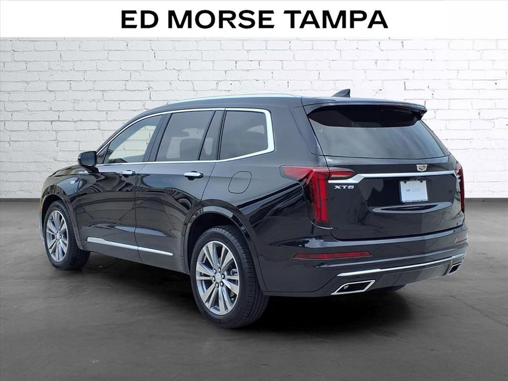 Used 2025 Cadillac XT6 Premium Luxury FWD image 3