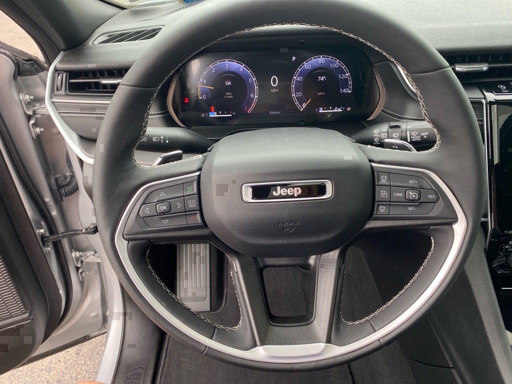 Used 2024 Jeep Grand Cherokee Altitude image 10