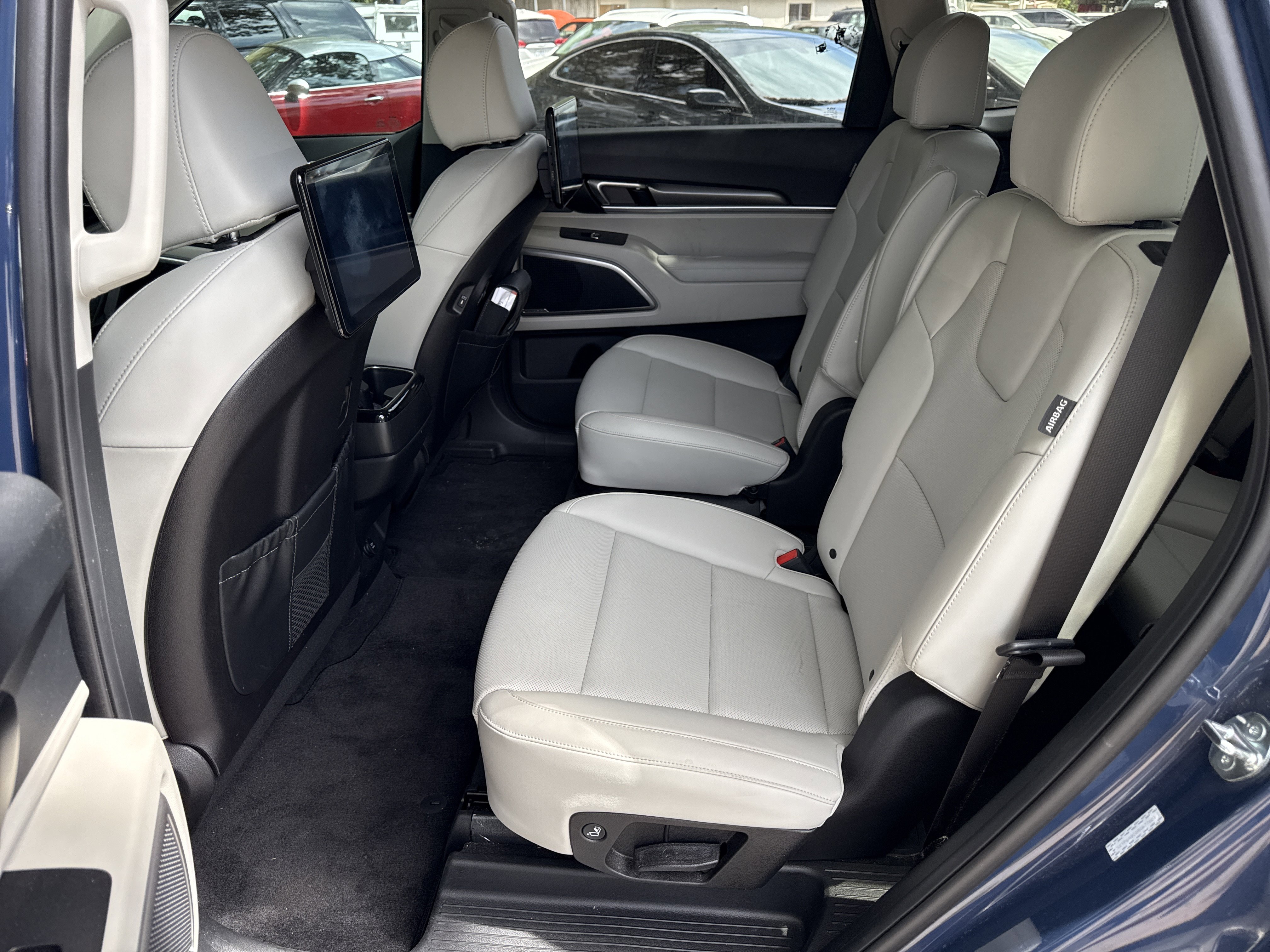 Used 2025 Kia Telluride S image 10