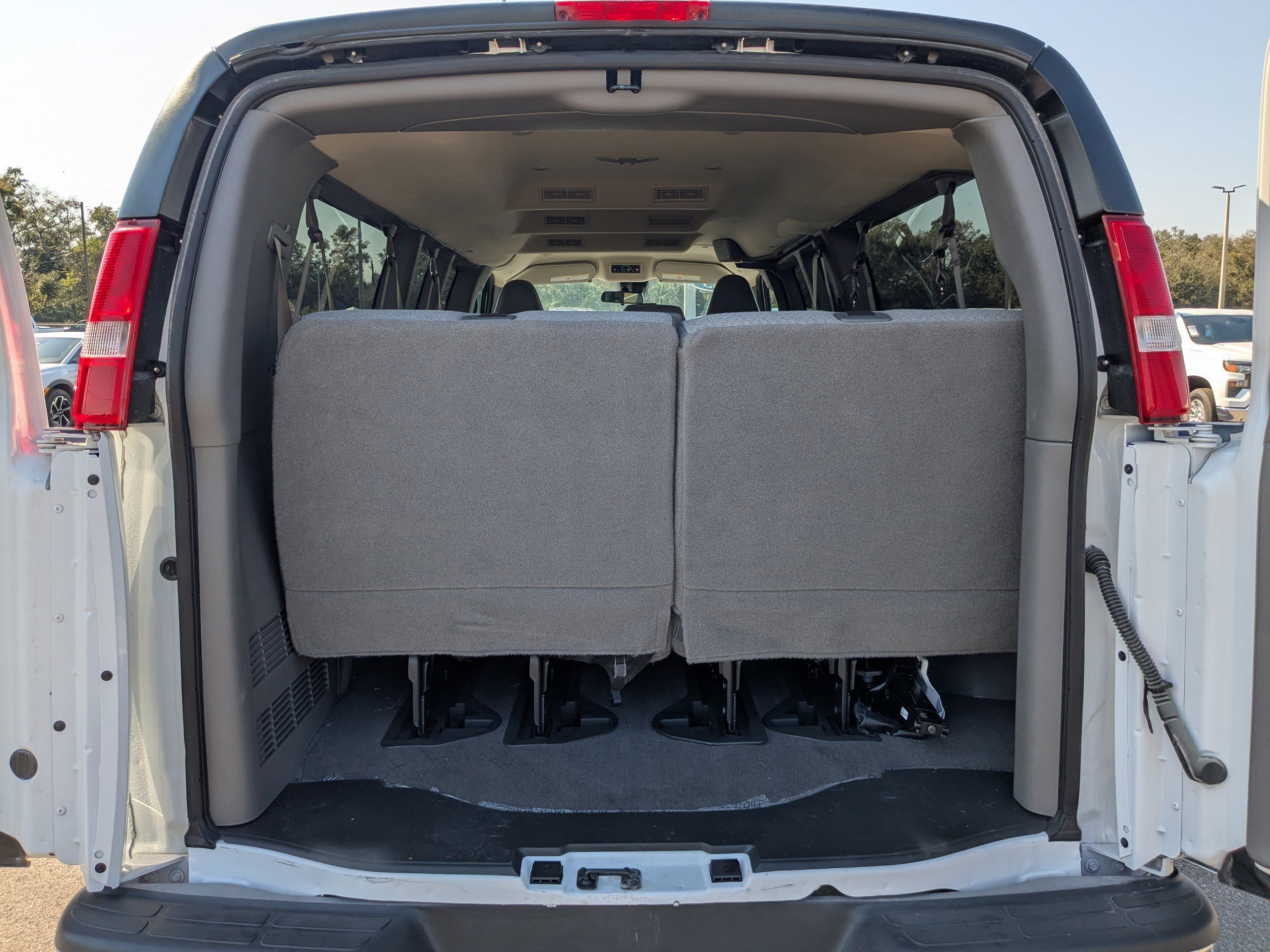 Used 2025 GMC Savana 3500 LT w/ LT Preferred Equipment Group image 12