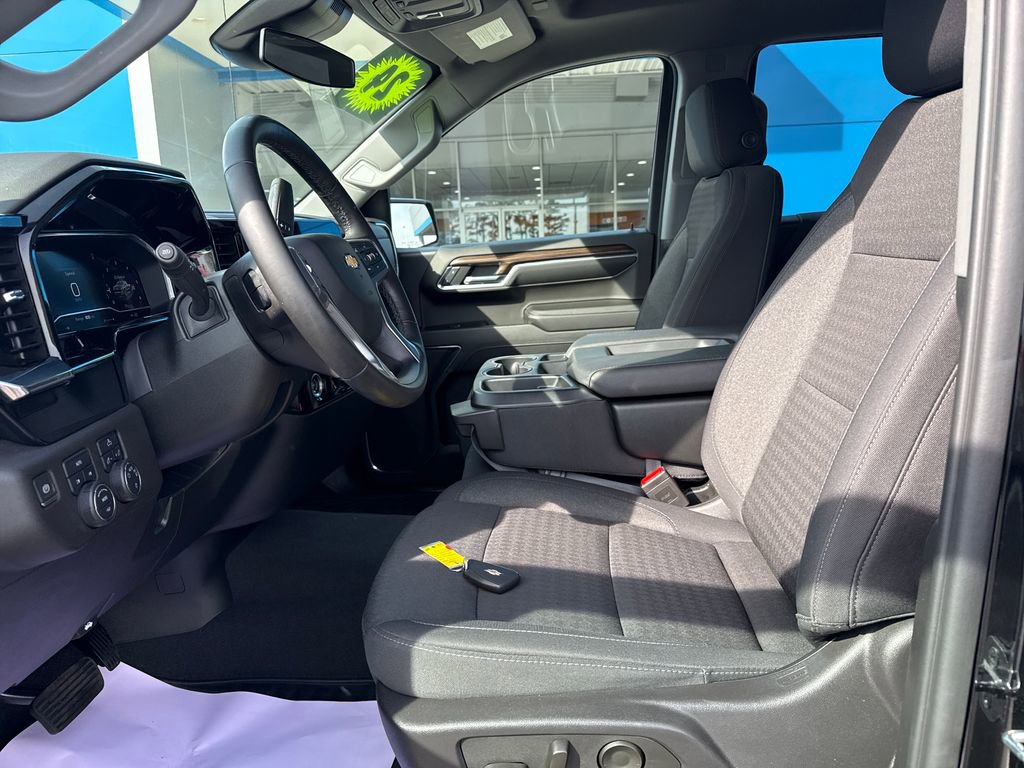 Used 2024 Chevrolet Silverado 1500 LT AWD/4WD image 11