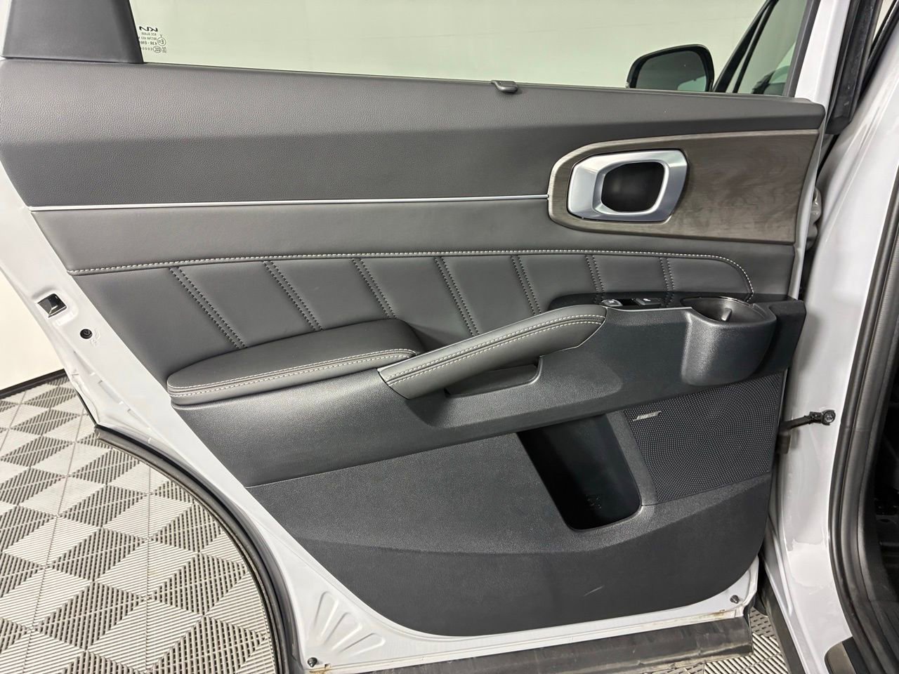 Used 2025 Kia Sorento SX Prestige image 24