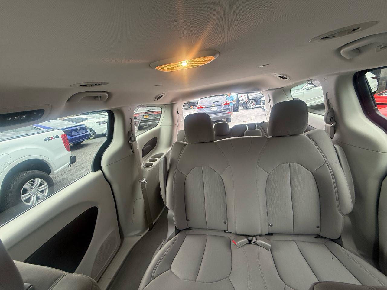 Used 2018 Chrysler Pacifica L FWD image 26