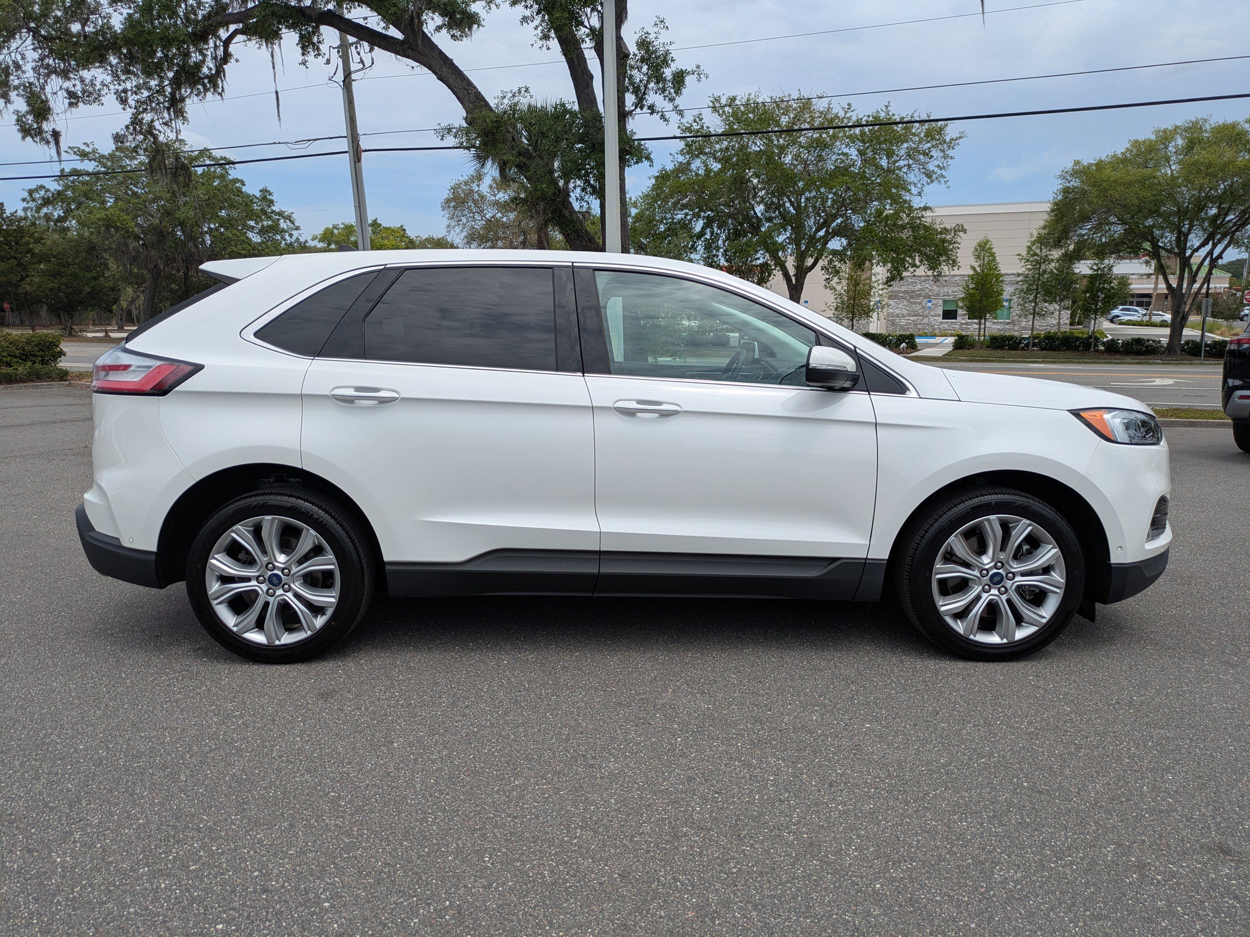 Used 2020 Ford Edge Titanium w/ Equipment Group 301A AWD/4WD image 3