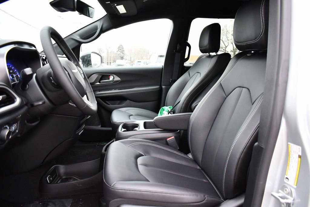 New 2026 Chrysler Voyager LX image 11