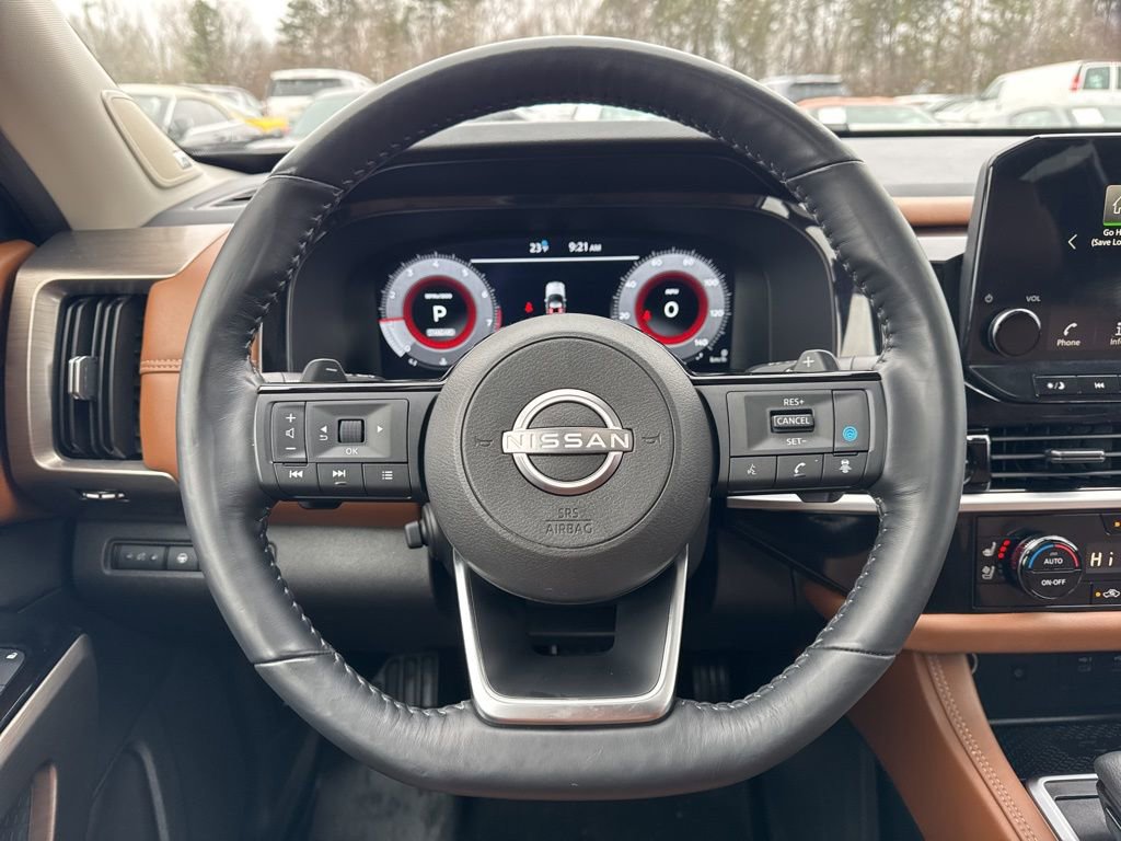 Used 2024 Nissan Pathfinder Platinum image 16