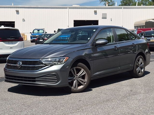 Used 2024 Volkswagen Jetta SE FWD image 1