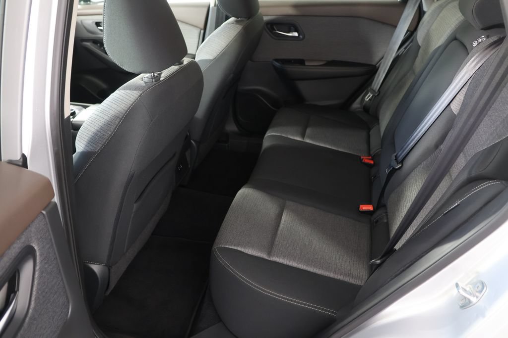 Used 2022 Nissan Rogue SV AWD/4WD image 19