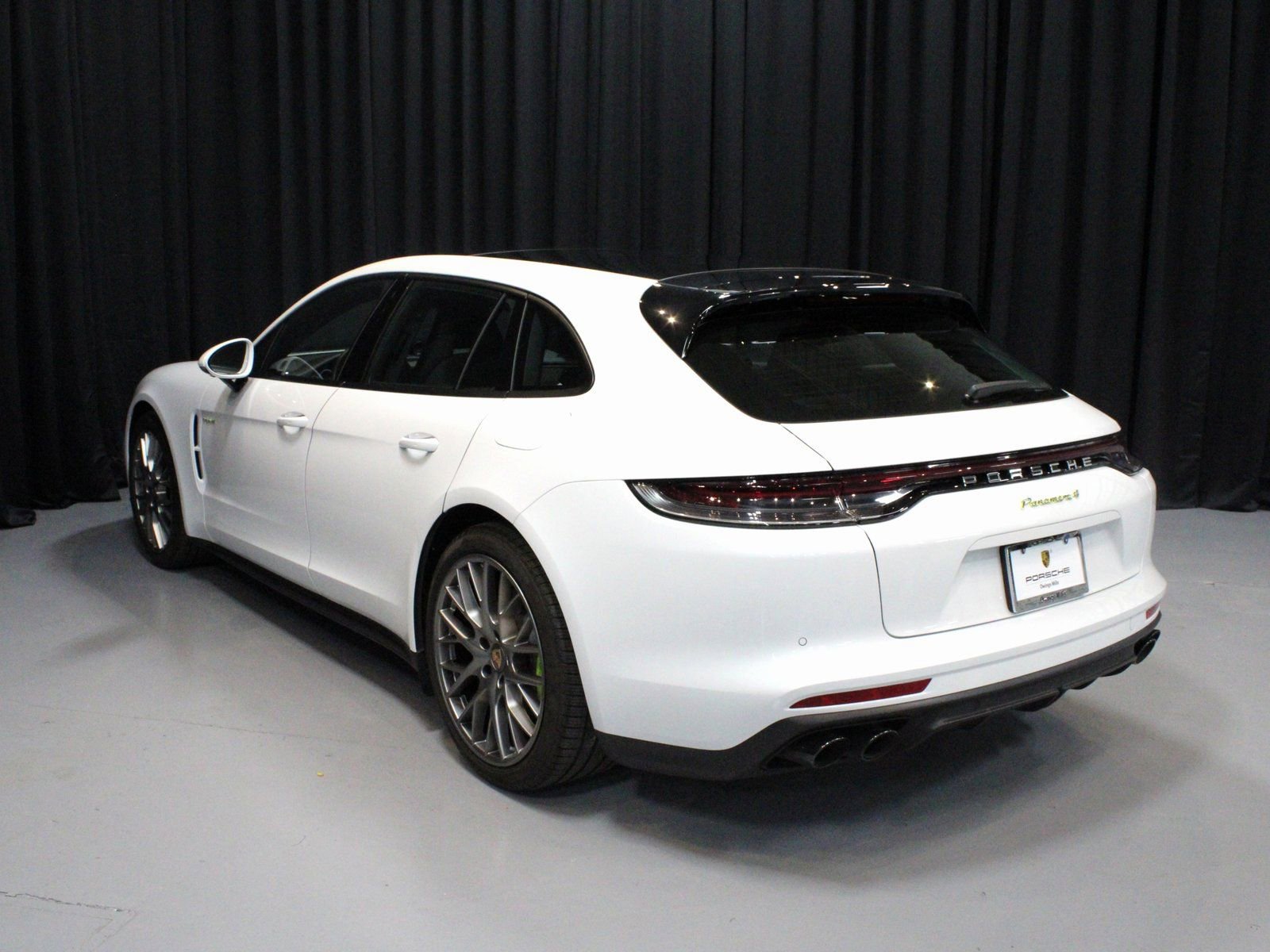 Certified 2023 Porsche Panamera 4 w/ Premium Package image 3