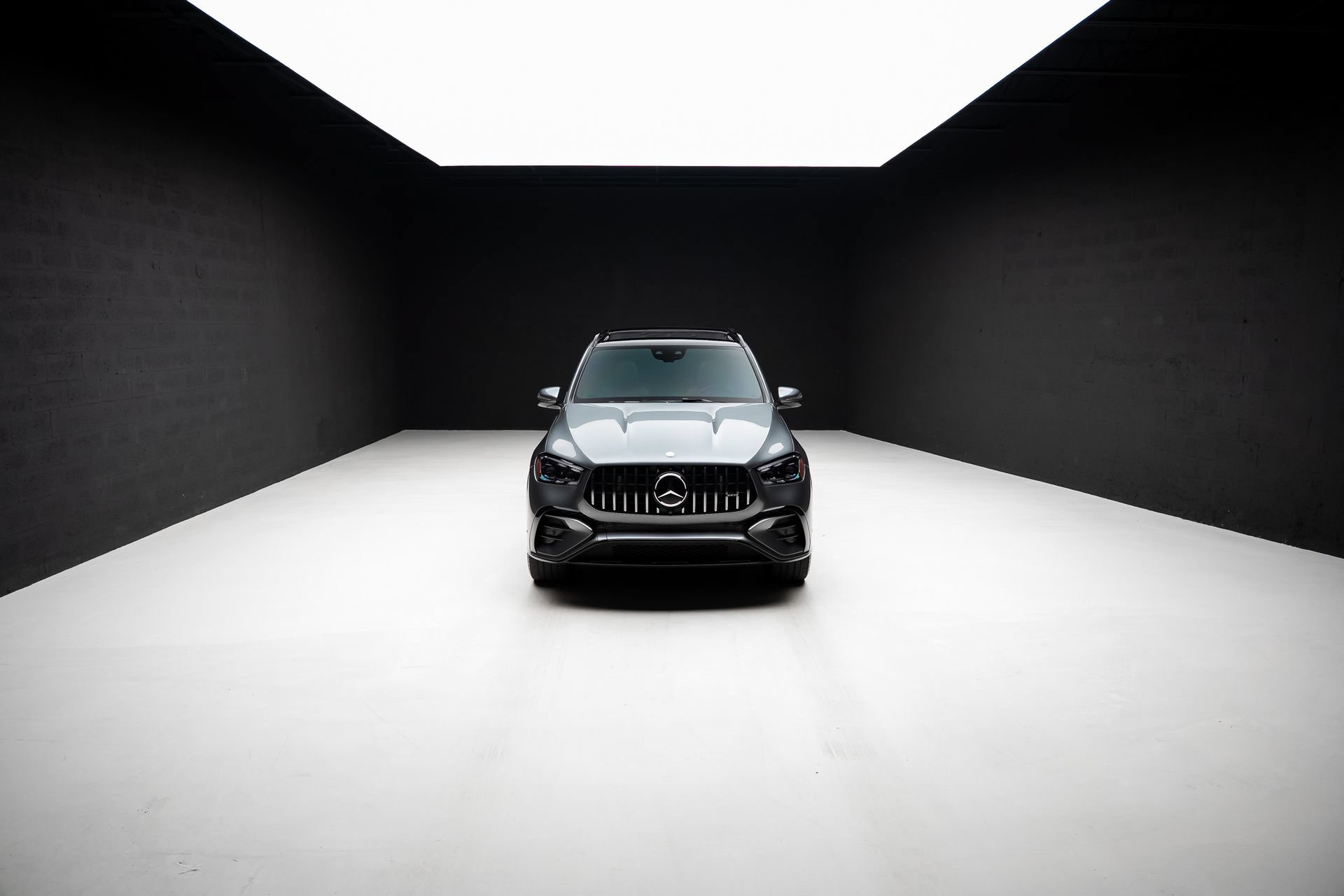 Used 2025 Mercedes-Benz GLE 53 AMG 4MATIC w/ Driver Assistance Package image 91