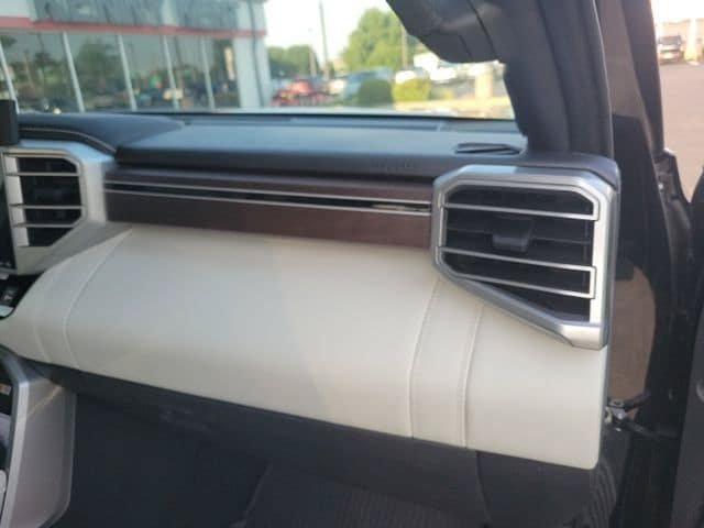 Used 2024 Toyota Sequoia Capstone AWD/4WD image 9