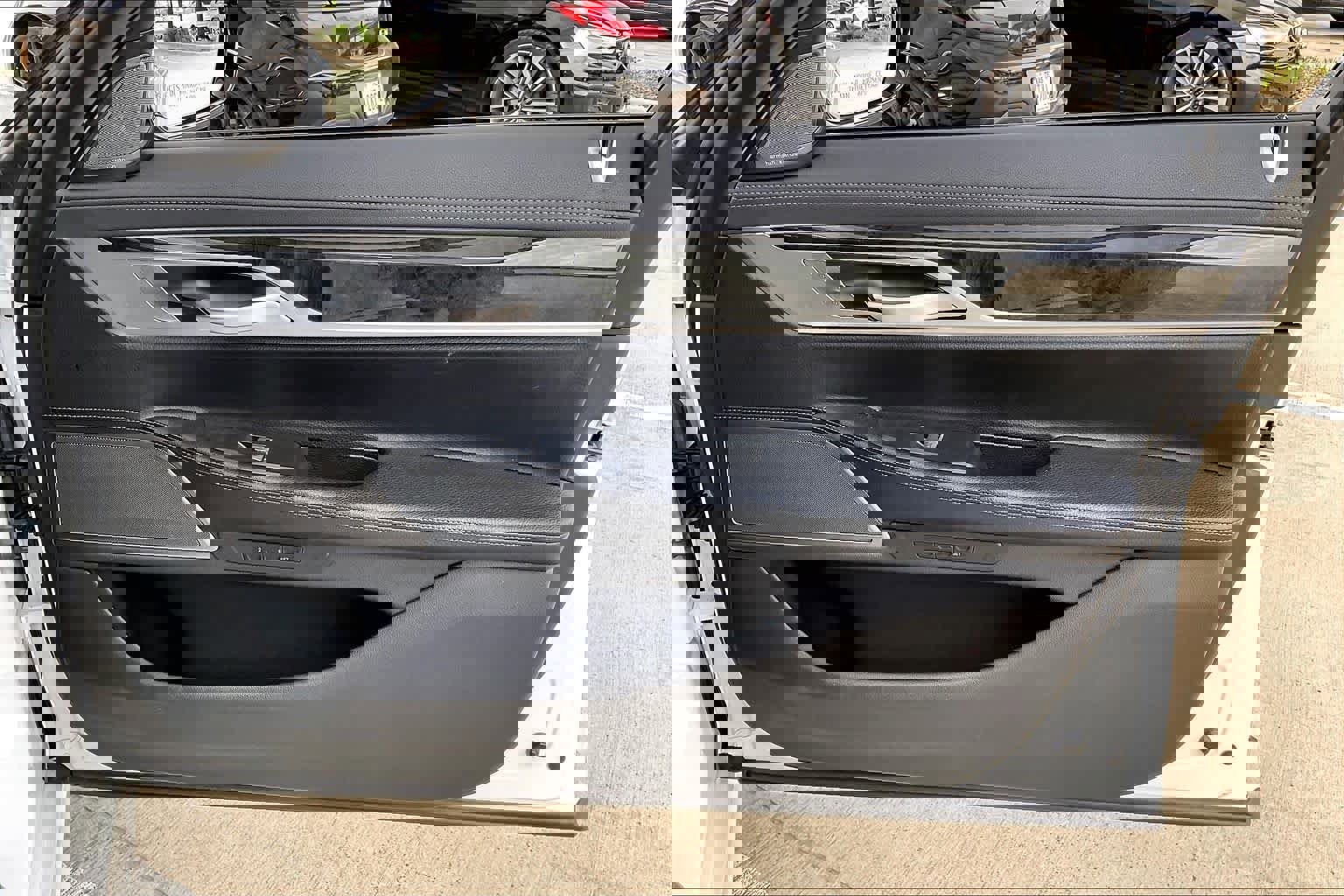 Used 2022 BMW 740i w/ M Sport Package image 22