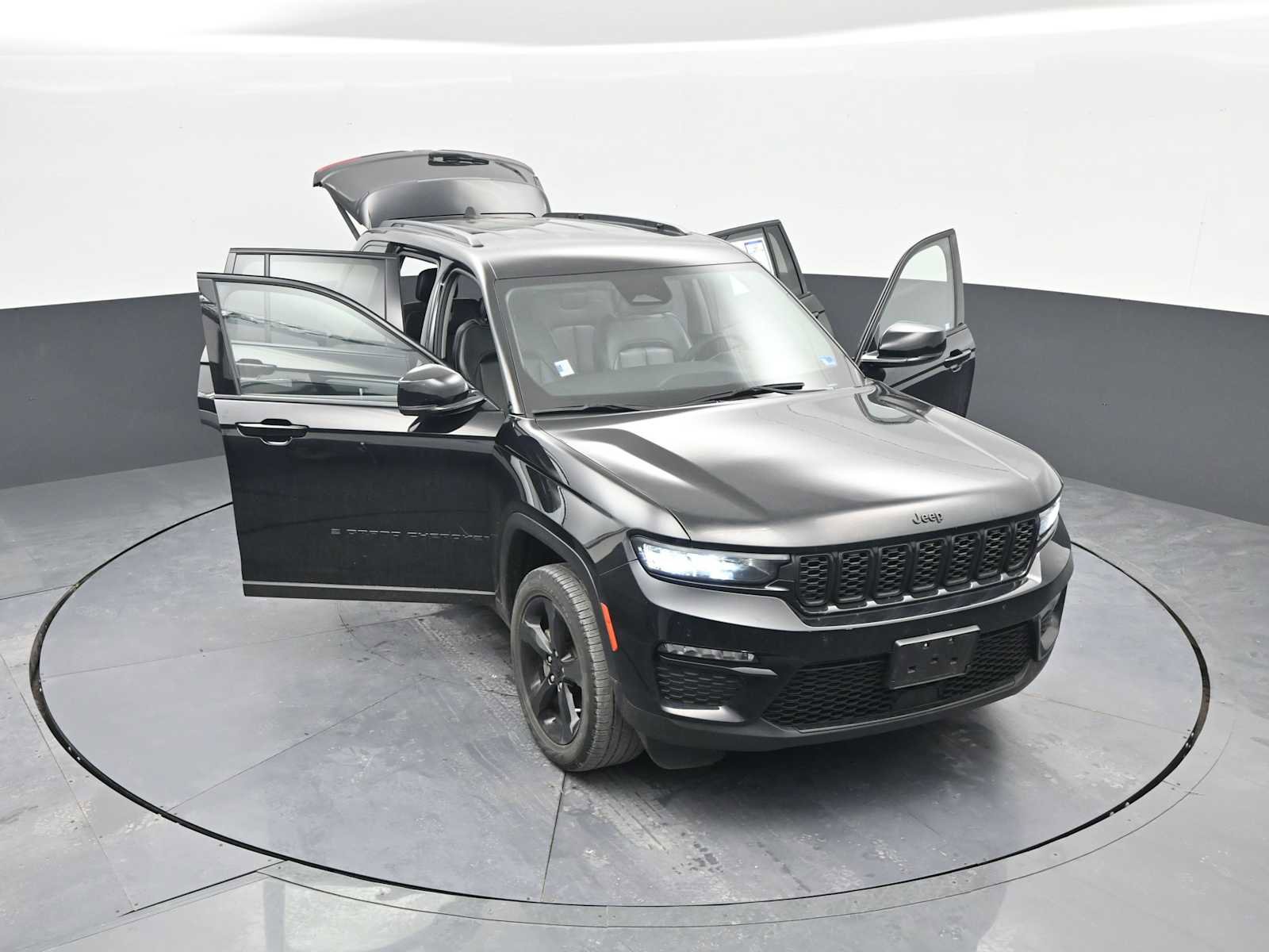 Used 2023 Jeep Grand Cherokee Limited w/ Black Appearance Package image 43