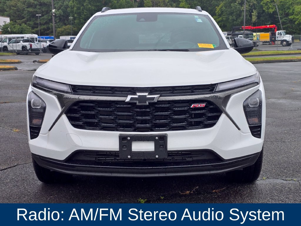 Used 2025 Chevrolet Trax RS w/ Sunroof Package FWD image 5