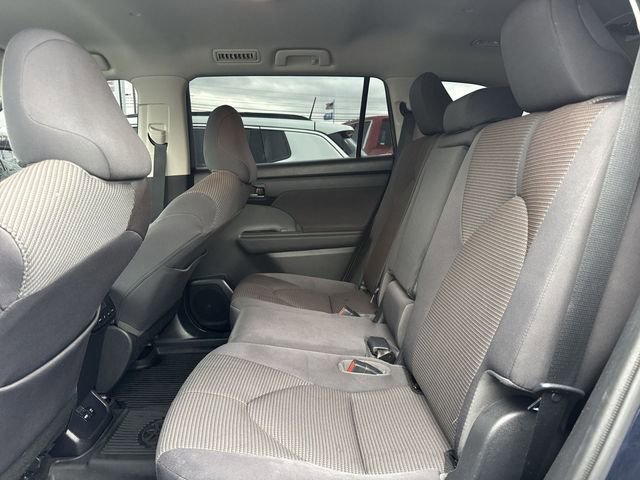 Used 2020 Toyota Highlander LE image 9