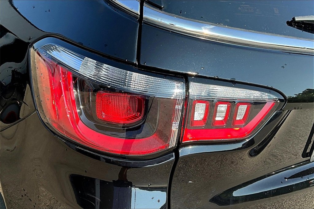 Used 2022 Jeep Compass Limited image 23