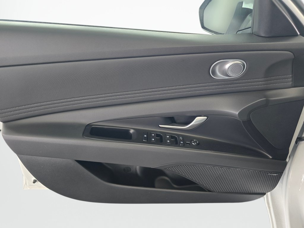 New 2026 Hyundai Elantra Limited FWD image 32