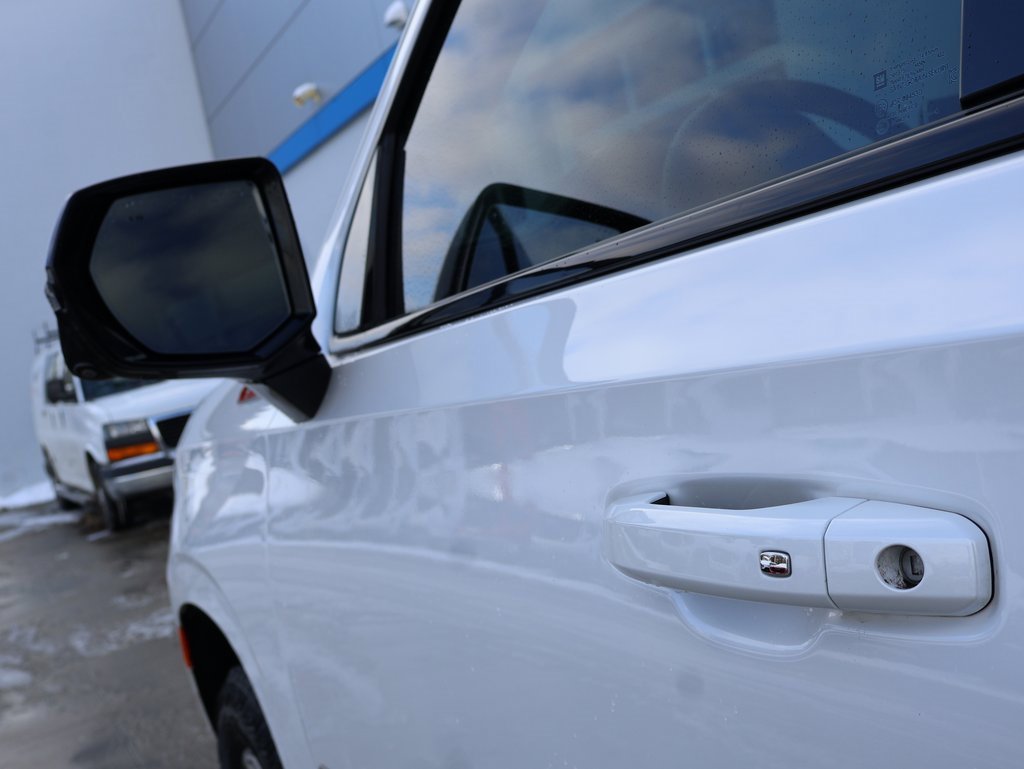 Certified 2024 Chevrolet Suburban Z71 w/ Luxury Package image 11