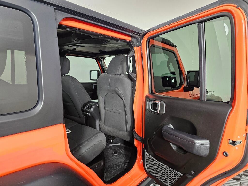 Used 2023 Jeep Wrangler Unlimited AWD/4WD image 35