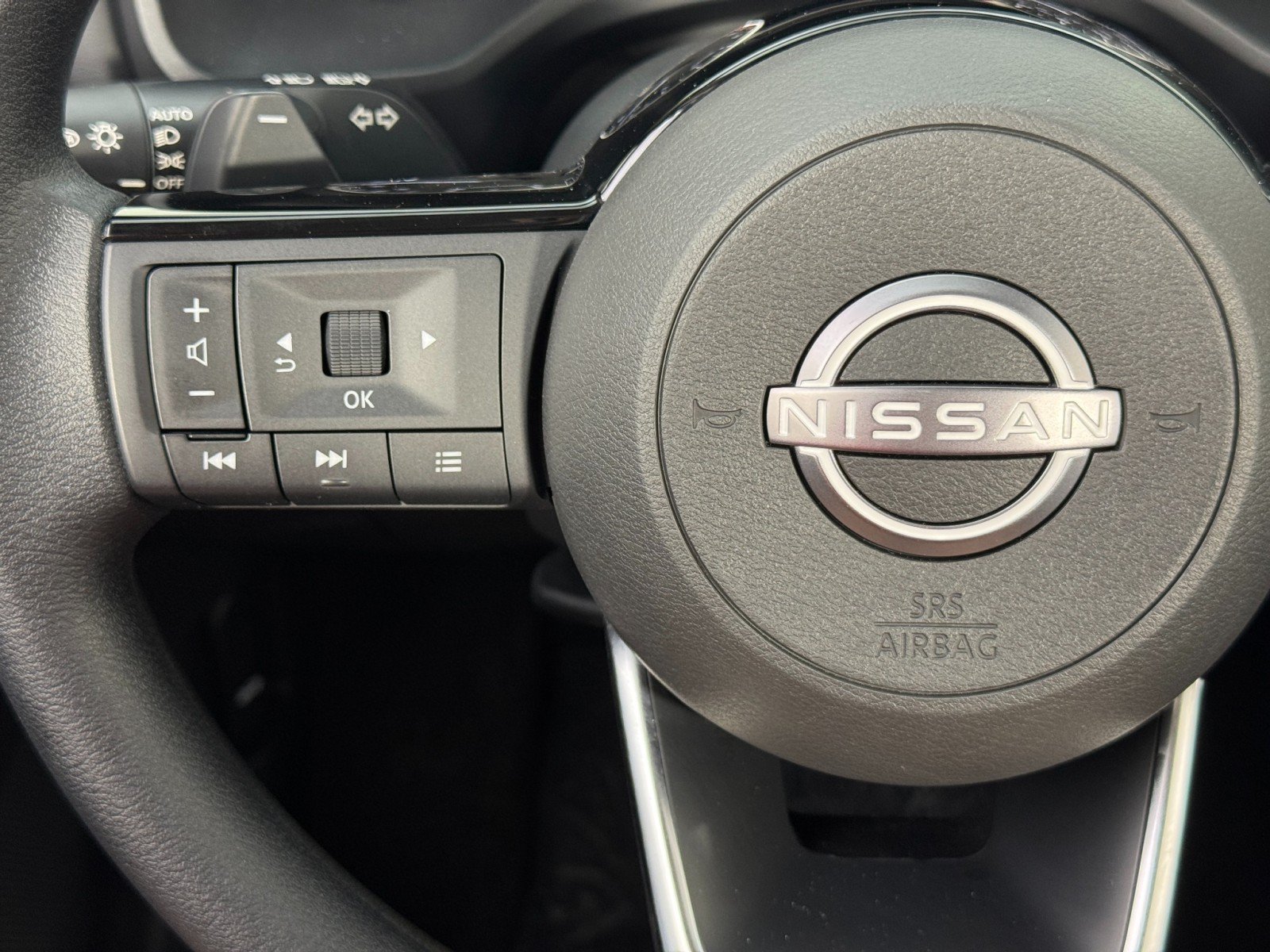 Used 2023 Nissan Rogue SV FWD image 19