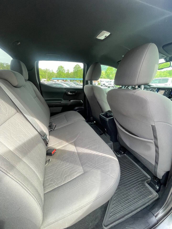 Used 2019 Toyota Tacoma TRD Sport AWD/4WD image 17