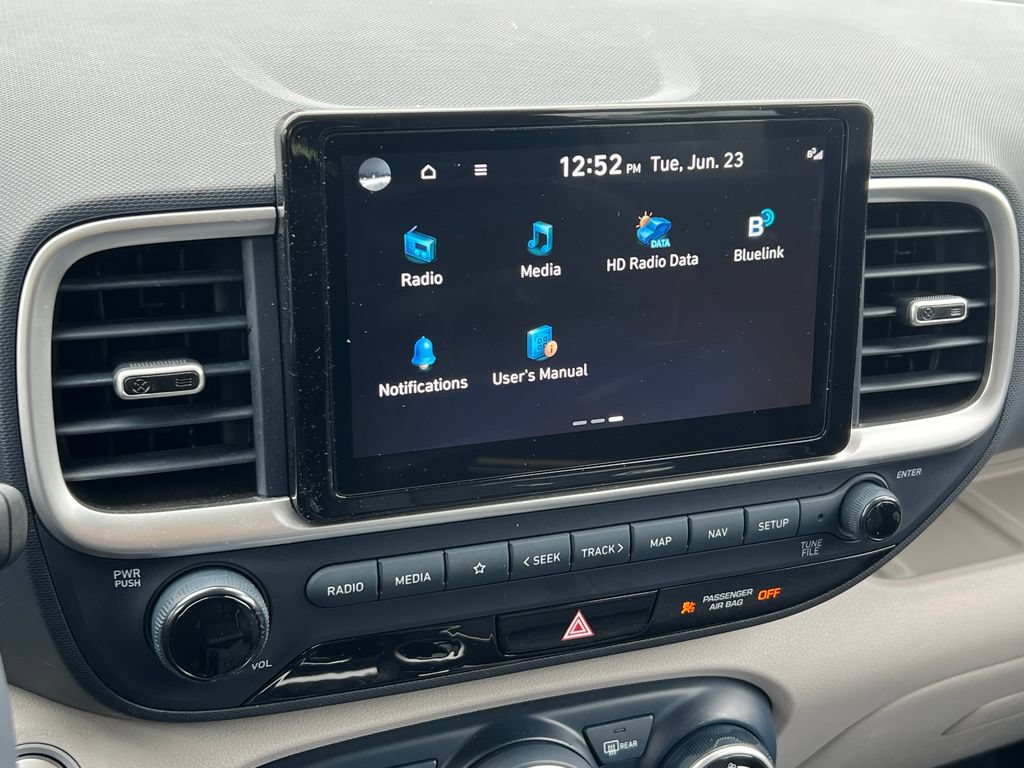 Used 2025 Hyundai Venue Limited FWD image 24