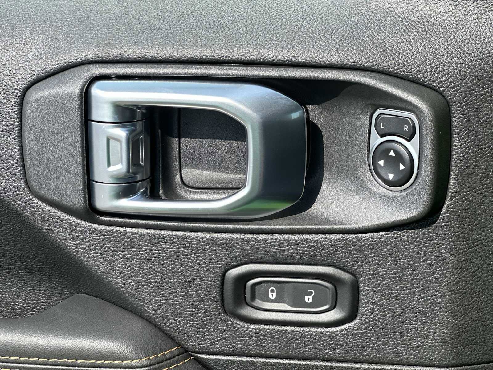 New 2025 Jeep Gladiator Sport image 15