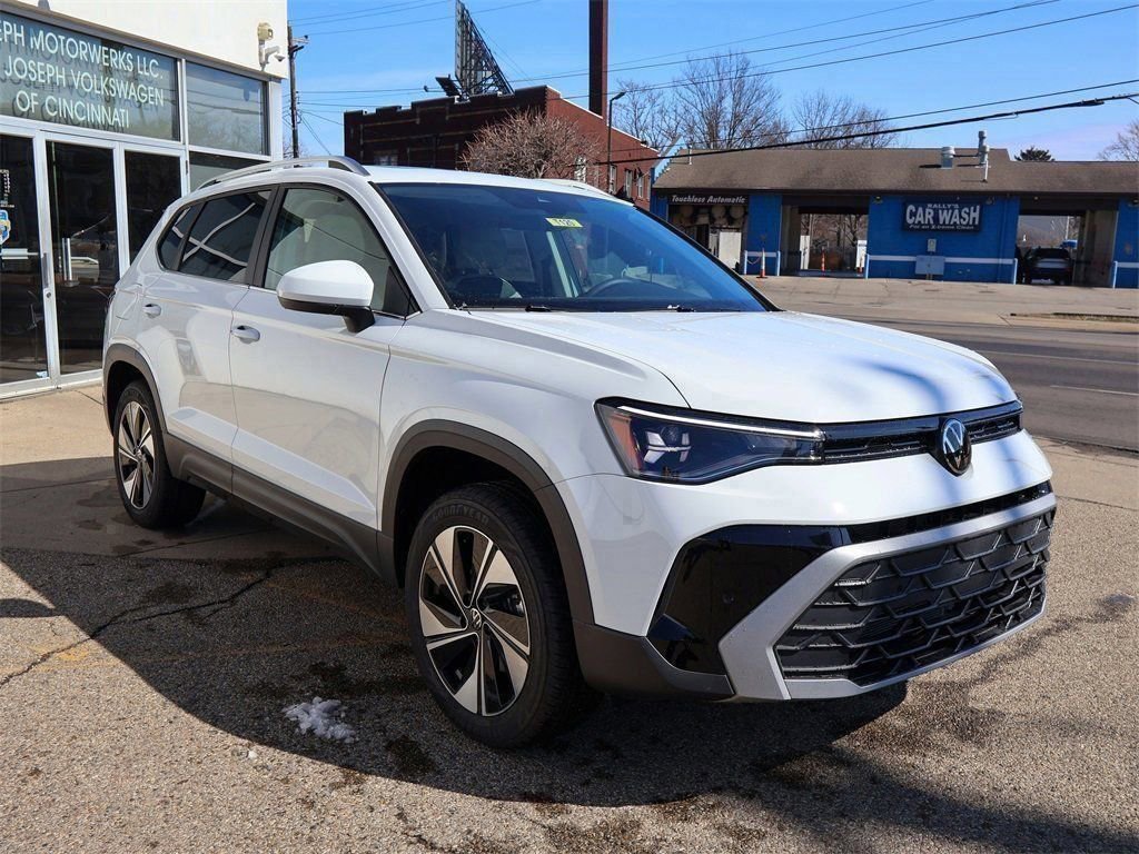 New 2026 Volkswagen Taos SE image 7
