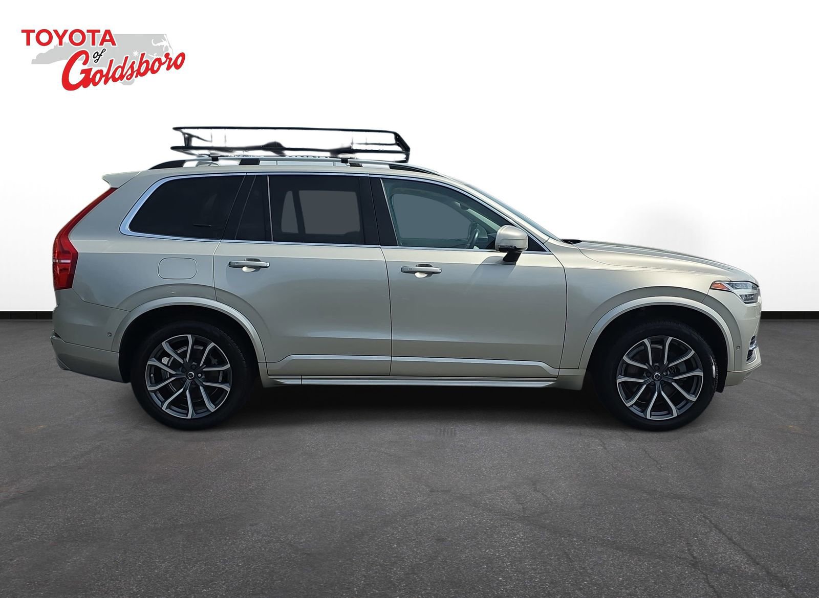 Used 2018 Volvo XC90 T6 Momentum w/ Convenience Package AWD/4WD image 4