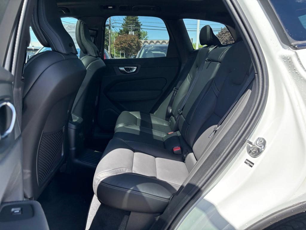 New 2026 Volvo XC60 T8 Ultra w/ Climate Package AWD/4WD image 16