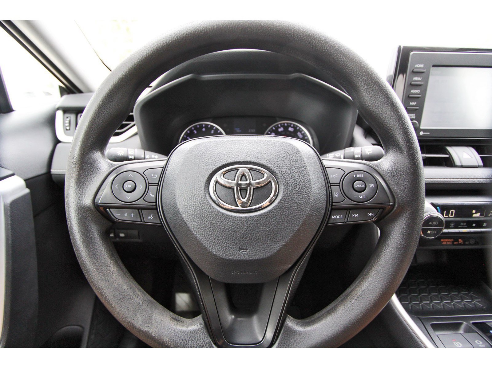 Used 2021 Toyota RAV4 XLE FWD image 13