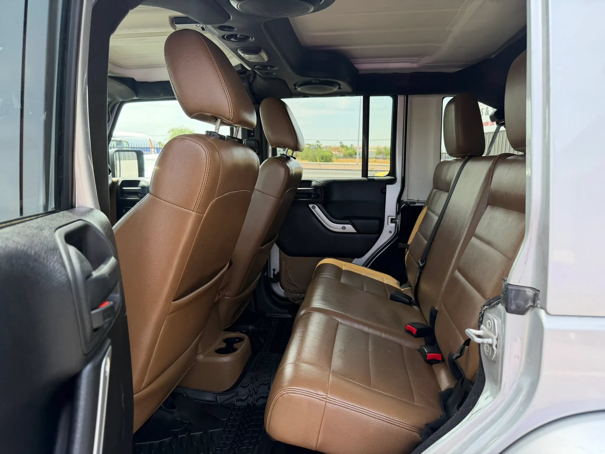 Used 2012 Jeep Wrangler Unlimited Sahara w/ Connectivity Group AWD/4WD image 23