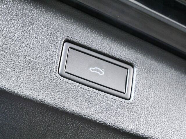 Used 2024 Volkswagen Tiguan SE R-Line FWD image 19