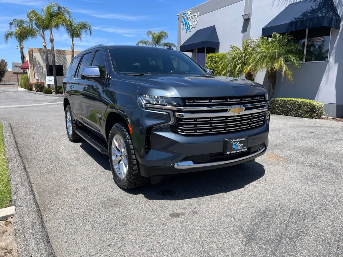 Used 2021 Chevrolet Tahoe Premier w/ Premium Package RWD image 3