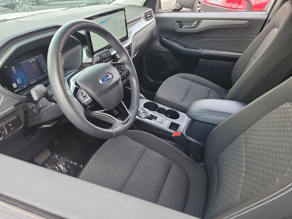 Used 2023 Ford Escape Active w/ Tech Pack #1 AWD/4WD image 3