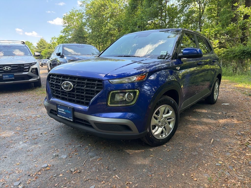 Used 2021 Hyundai Venue SE FWD image 1
