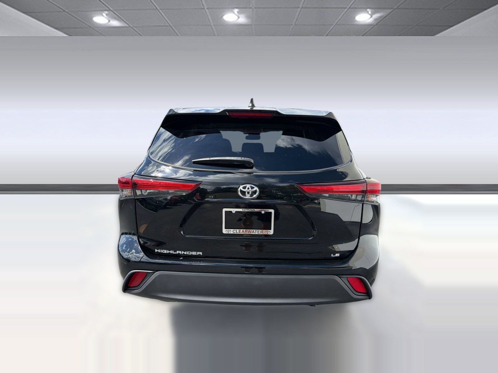 Used 2022 Toyota Highlander LE FWD image 10