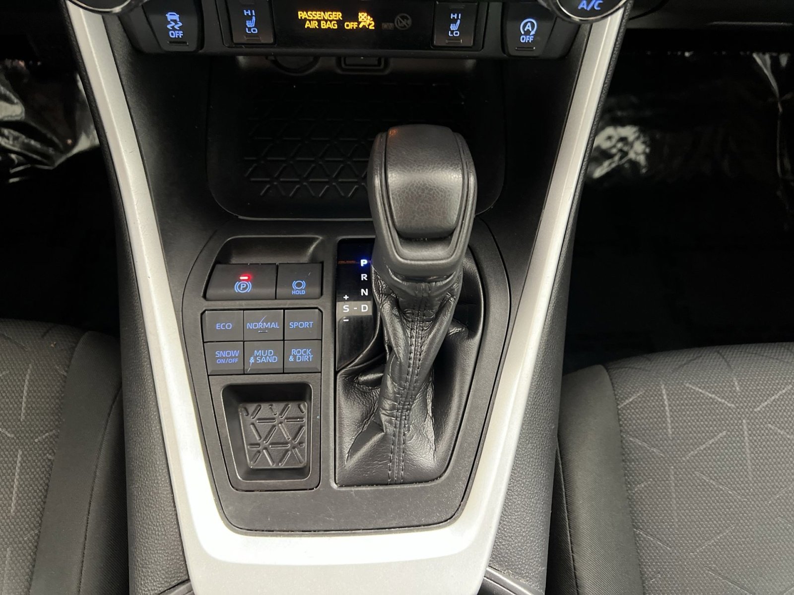 Used 2020 Toyota RAV4 XLE w/ Convenience Package image 21