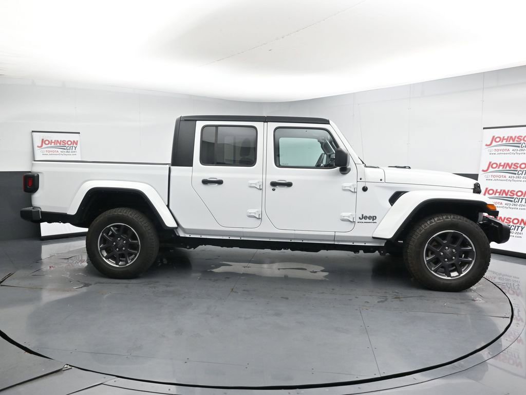 Used 2023 Jeep Gladiator Overland AWD/4WD image 9