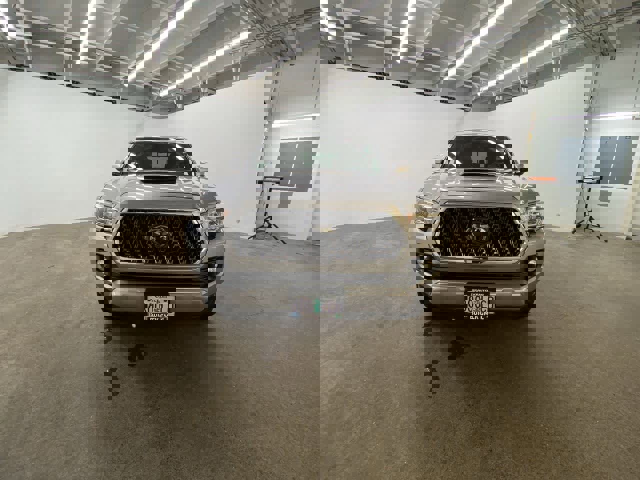 Used 2018 Toyota Tacoma TRD Sport w/ Technology Package image 9