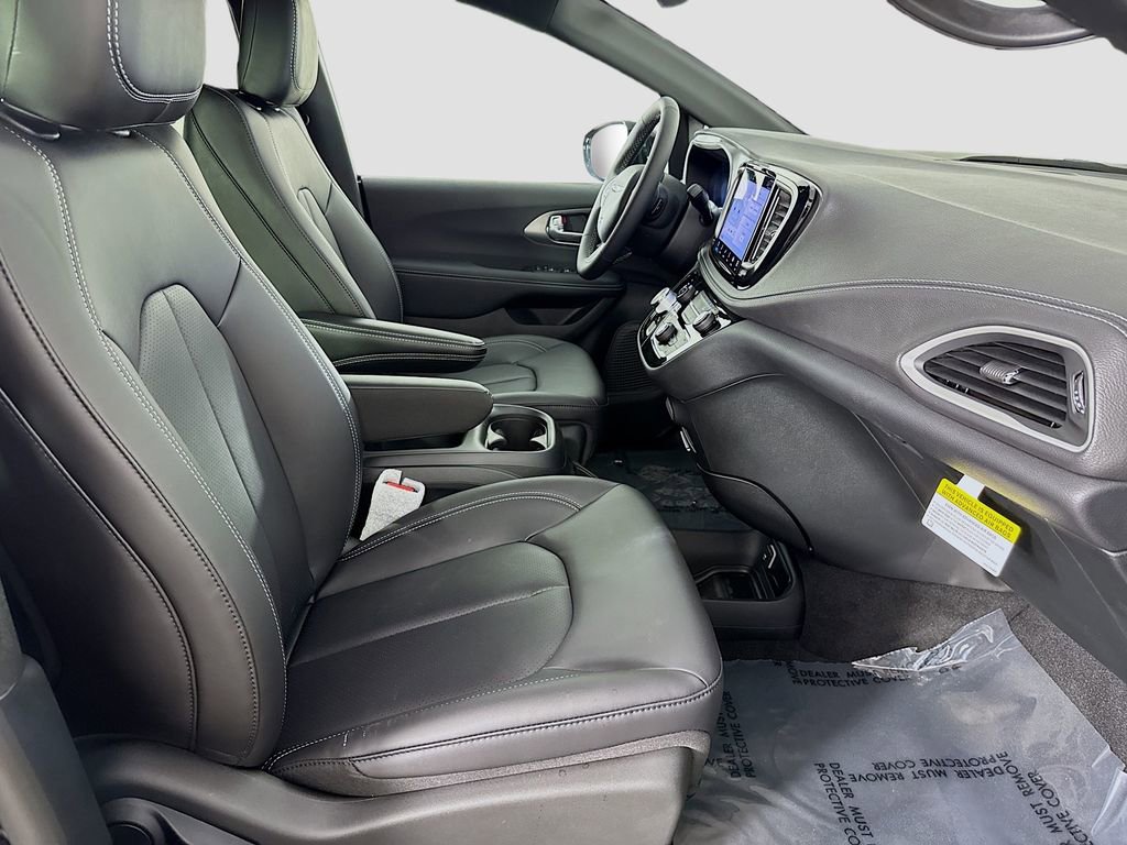 New 2026 Chrysler Pacifica Select image 15