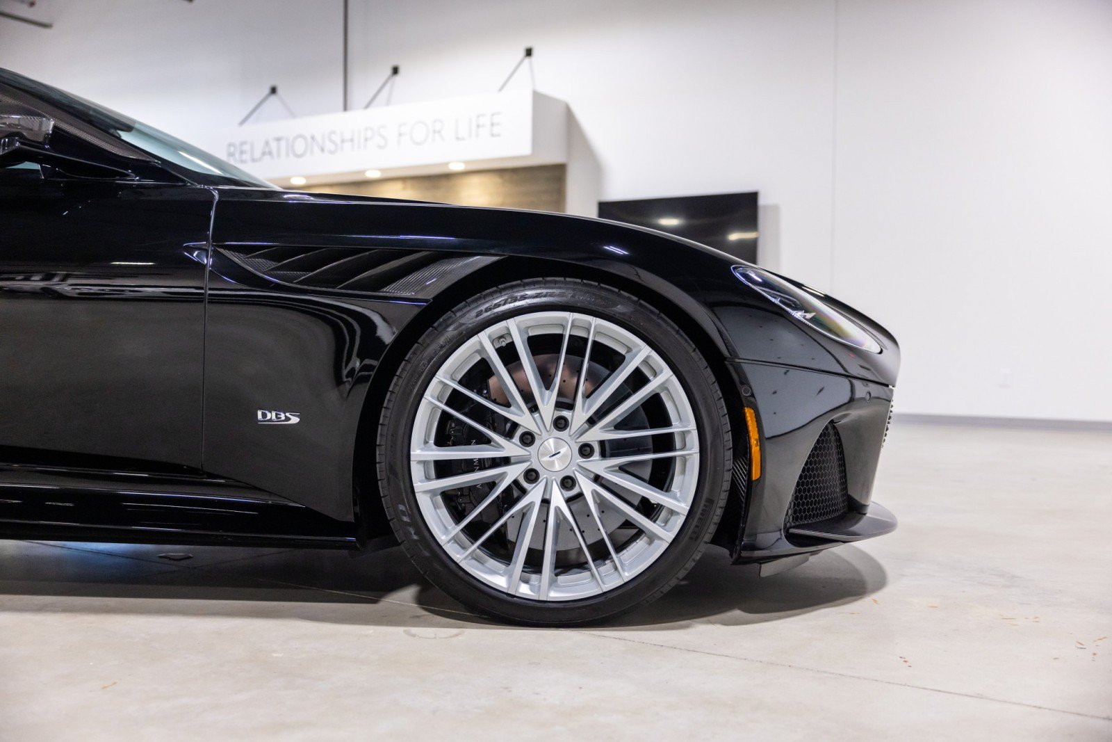 Used 2022 Aston Martin DBS Superleggera RWD image 27