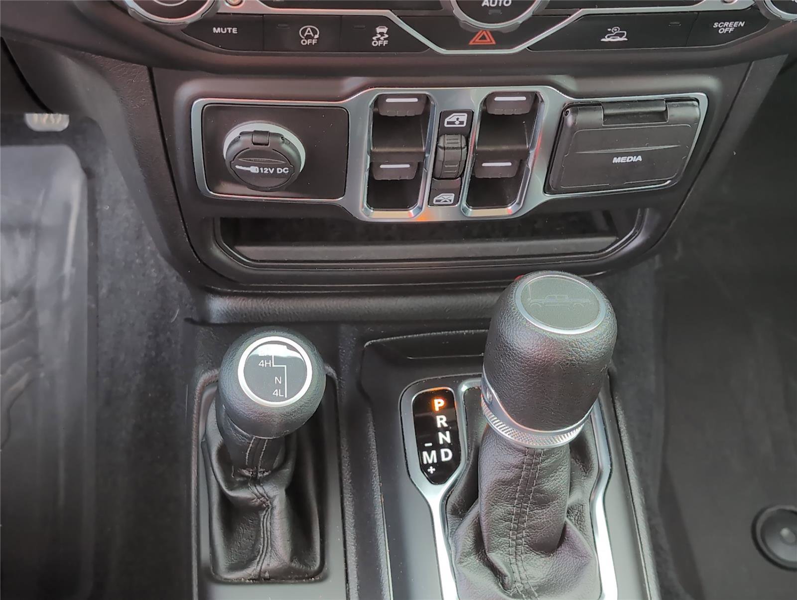 Used 2023 Jeep Gladiator Willys image 21