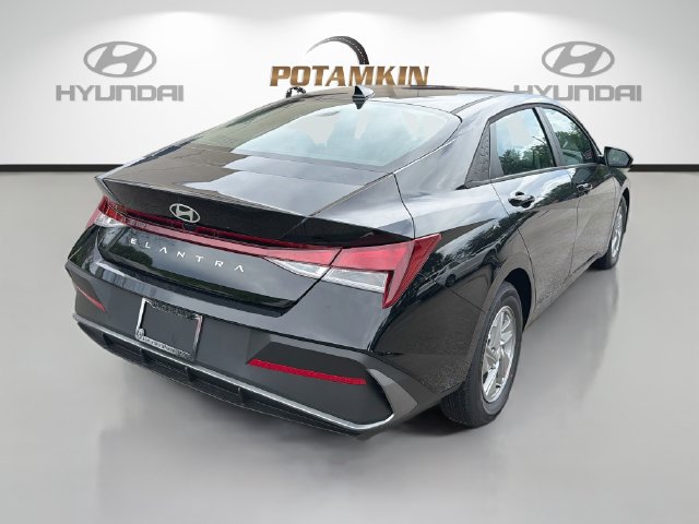 New 2026 Hyundai Elantra SE FWD image 5