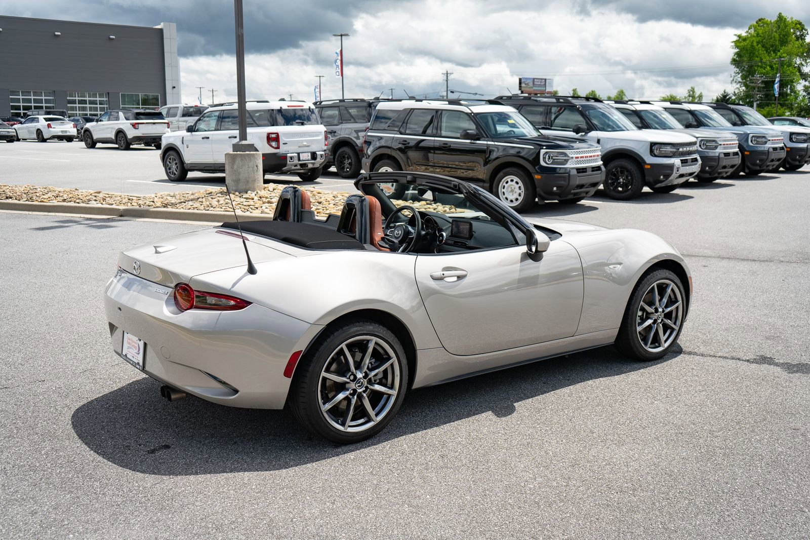 Used 2023 MAZDA MX-5 Miata Grand Touring RWD image 9