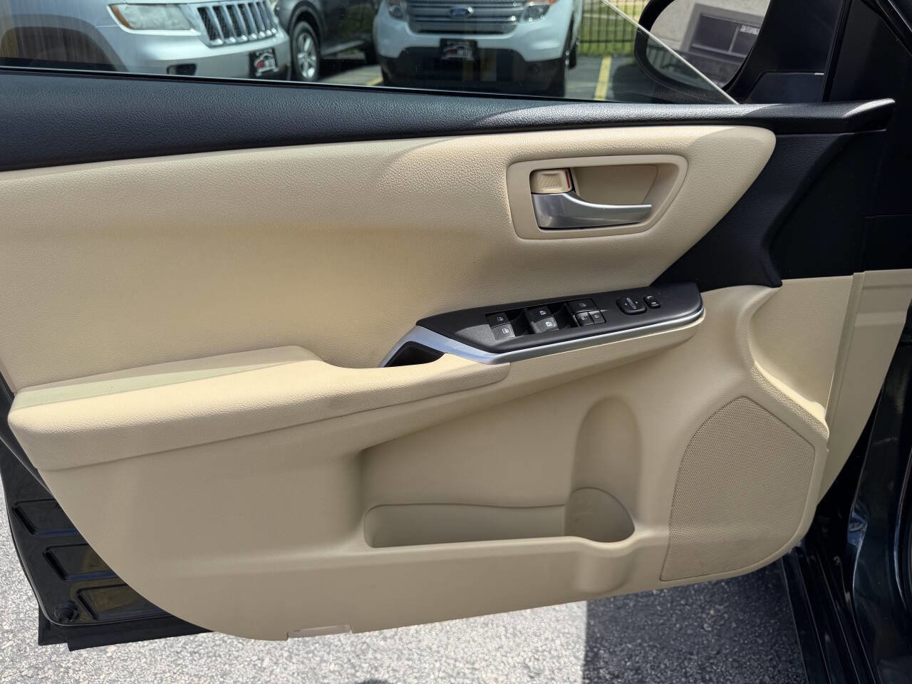 Used 2015 Toyota Camry LE FWD image 11